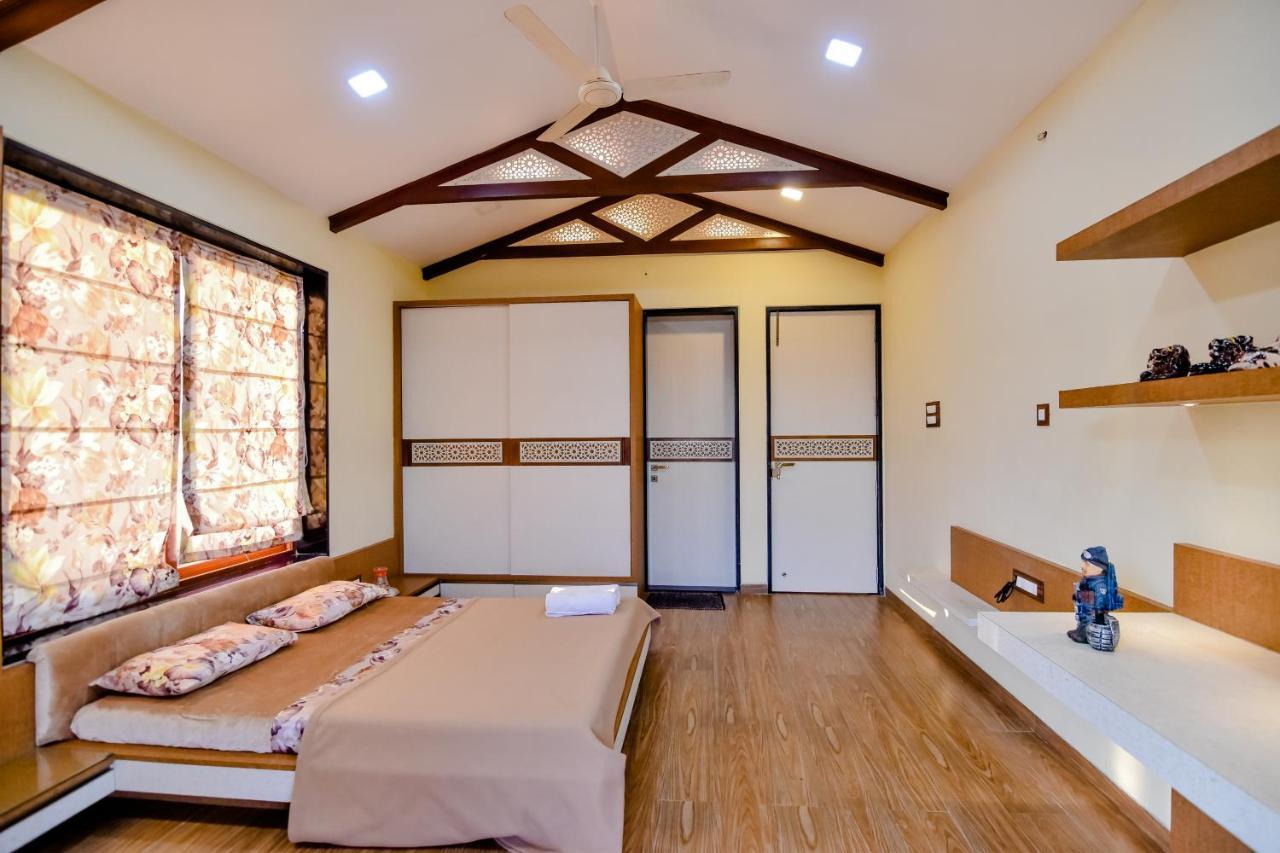 Lifeline Villas - Luxurious Taraangan 4 Mountain View Villa With Biggest Pool And Huge Open Area Lonavala Luaran gambar
